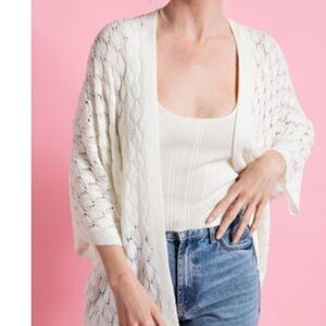 🛍️ 5 for $30! Ee some black short sleeve sweater